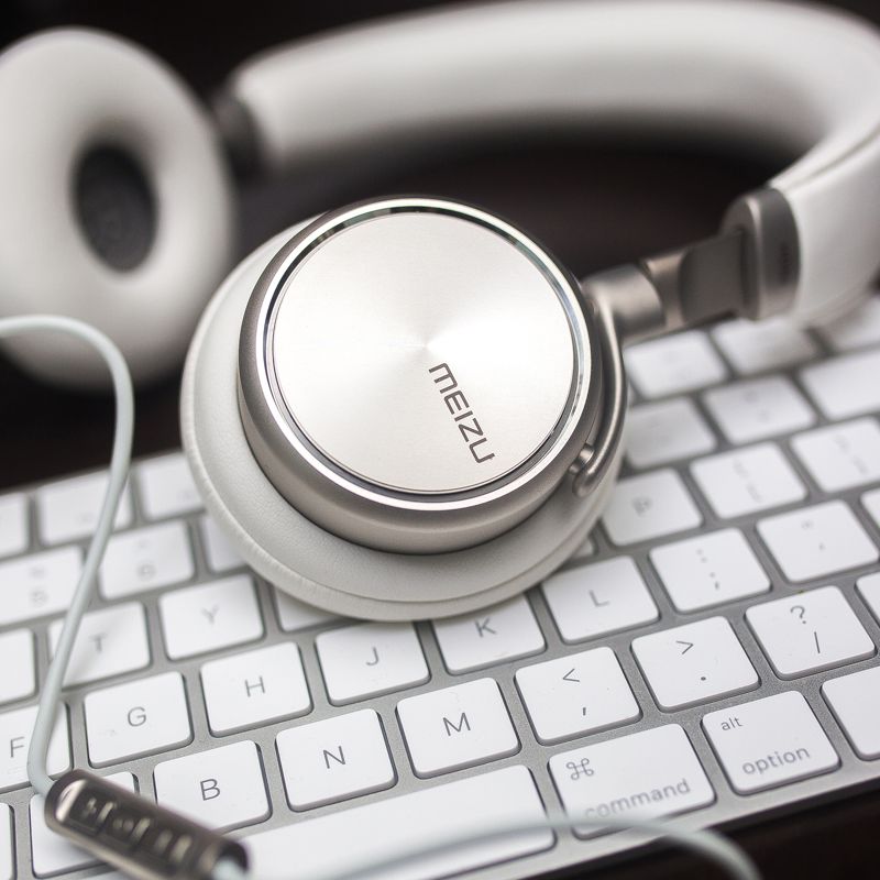 Ultimate Soundzz Headset inc Bass Booster (tm) - Image 3