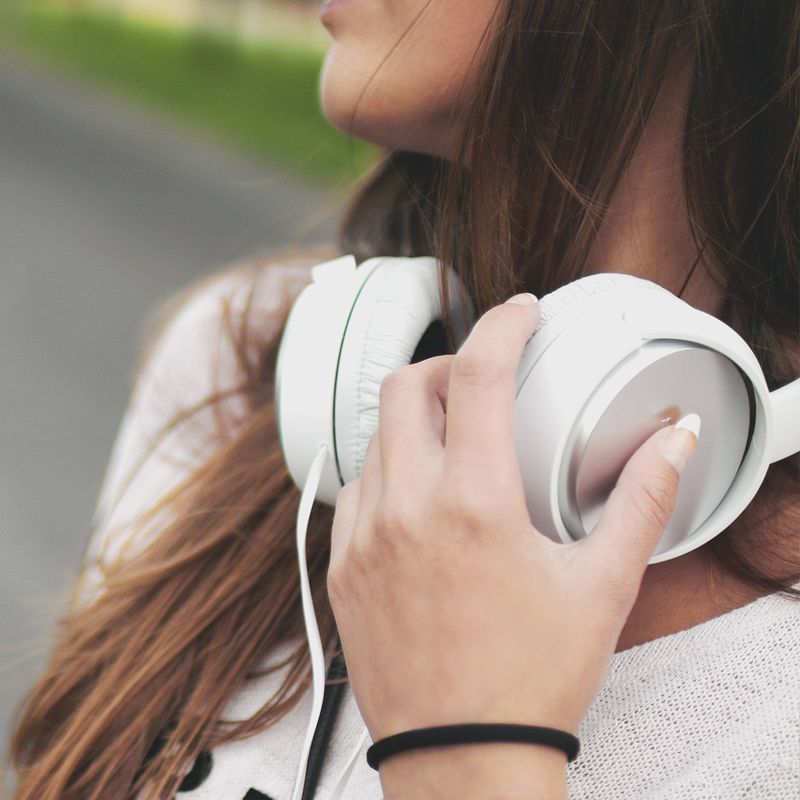 Ultimate Soundzz Headset inc Bass Booster (tm) - Image 4